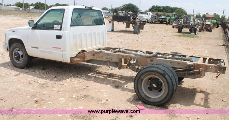 image for item C3932 1999 Chevrolet 3500 truck cab and chassis