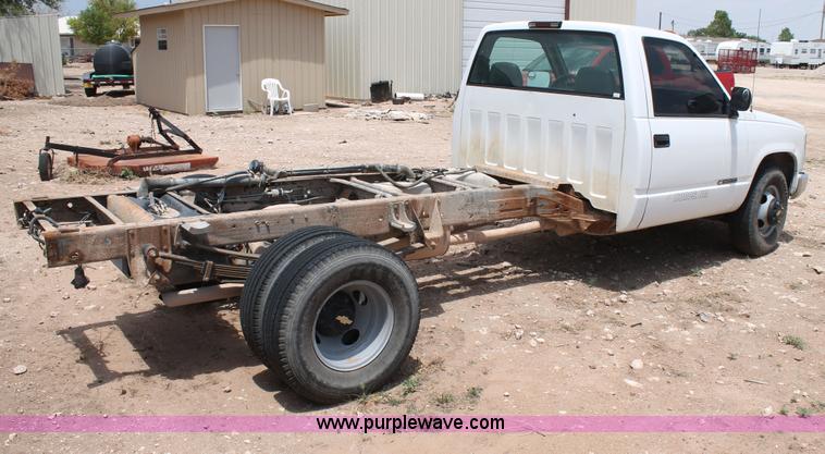 image for item C3932 1999 Chevrolet 3500 truck cab and chassis