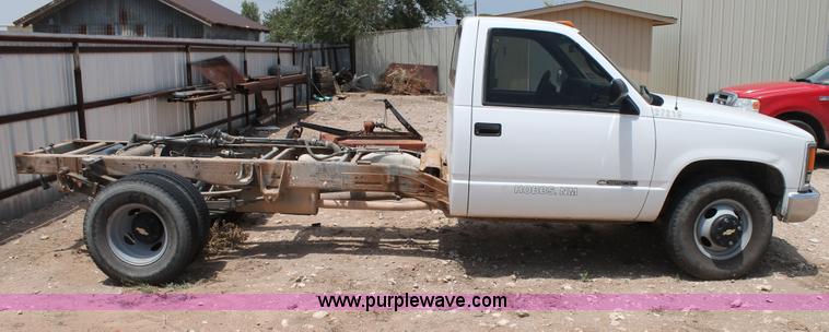 image for item C3932 1999 Chevrolet 3500 truck cab and chassis