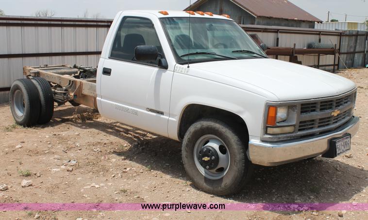 image for item C3932 1999 Chevrolet 3500 truck cab and chassis