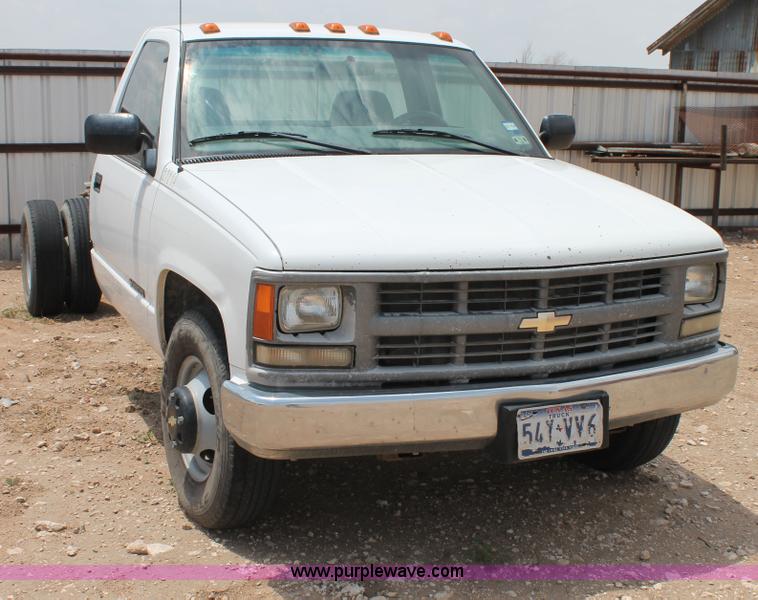 image for item C3932 1999 Chevrolet 3500 truck cab and chassis