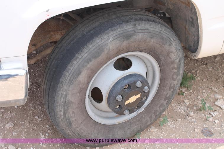 image for item C3932 1999 Chevrolet 3500 truck cab and chassis