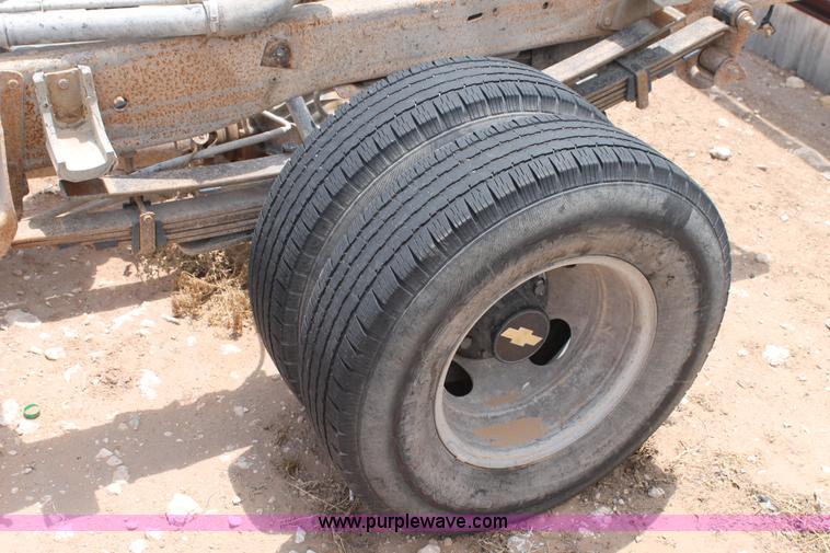 image for item C3932 1999 Chevrolet 3500 truck cab and chassis