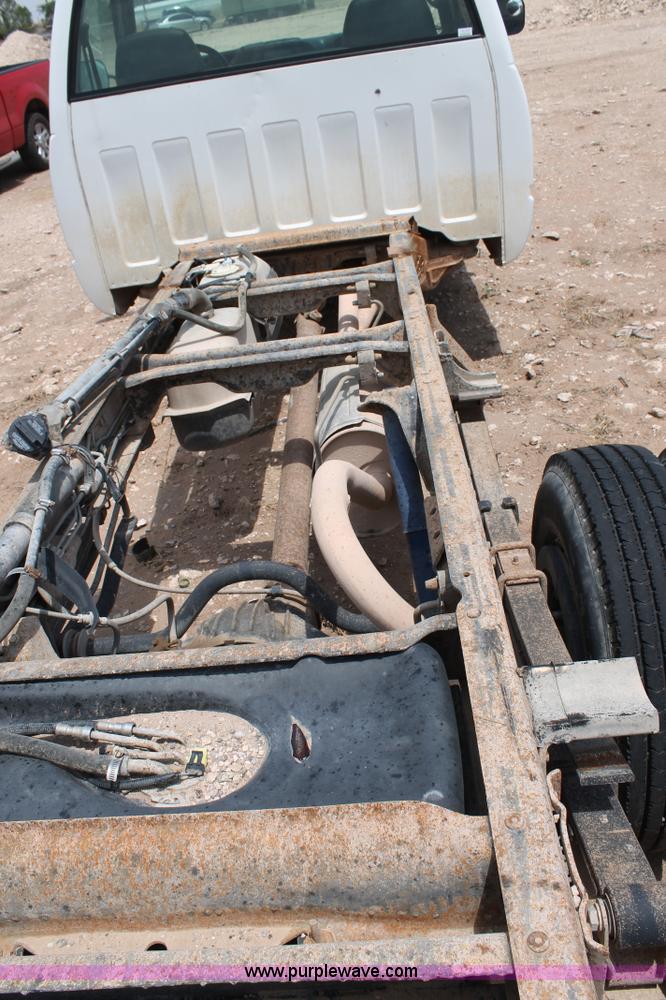 image for item C3932 1999 Chevrolet 3500 truck cab and chassis