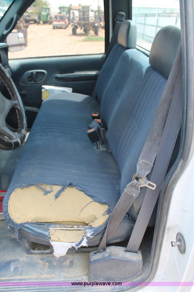 image for item C3932 1999 Chevrolet 3500 truck cab and chassis