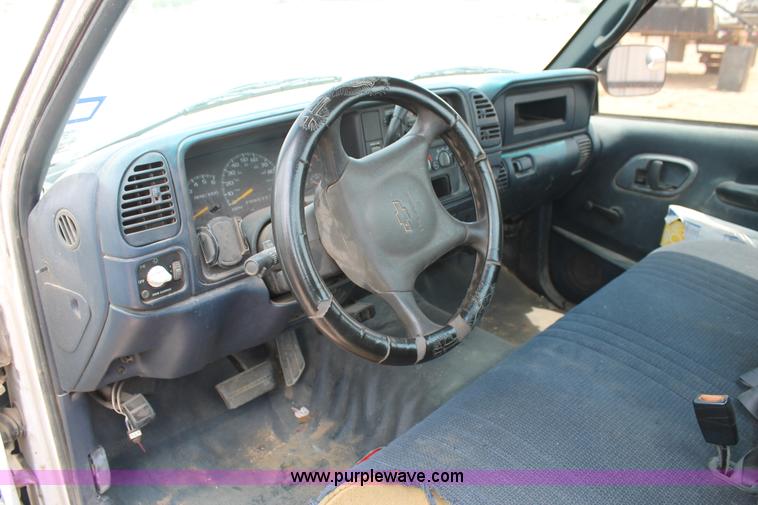 image for item C3932 1999 Chevrolet 3500 truck cab and chassis