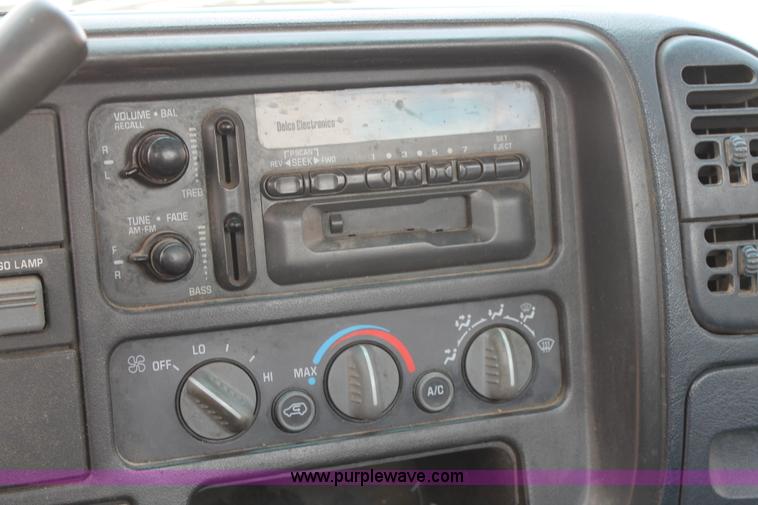 image for item C3932 1999 Chevrolet 3500 truck cab and chassis