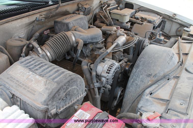 image for item C3932 1999 Chevrolet 3500 truck cab and chassis