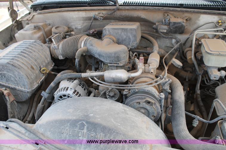 image for item C3932 1999 Chevrolet 3500 truck cab and chassis