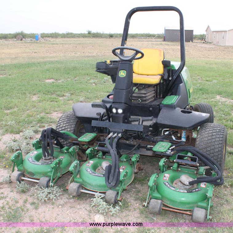 image for item C3933 John Deere 3245C gang mower