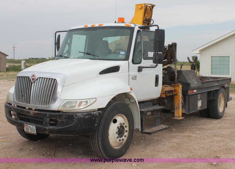 image for item C3934 2003 International DuraStar 4300 flatbed truck with crane