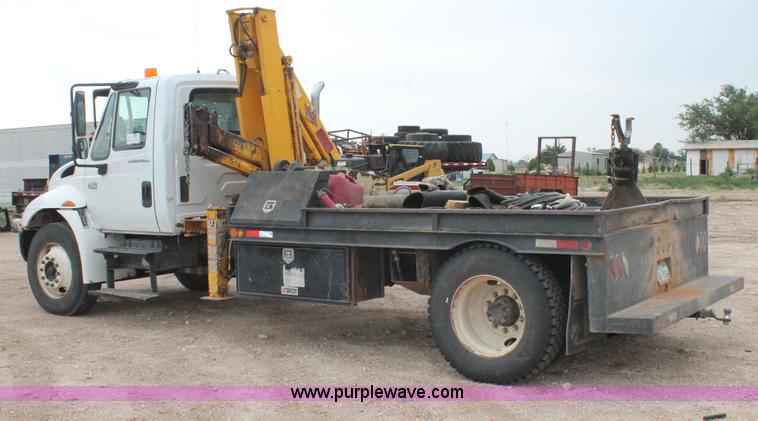 image for item C3934 2003 International DuraStar 4300 flatbed truck with crane