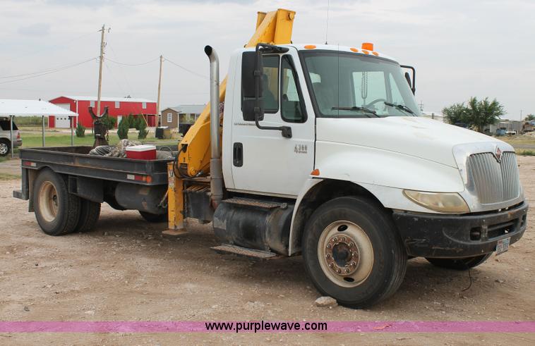 image for item C3934 2003 International DuraStar 4300 flatbed truck with crane