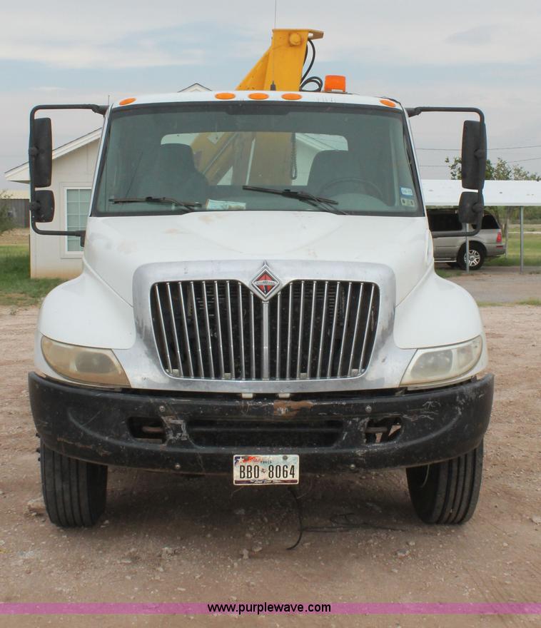 image for item C3934 2003 International DuraStar 4300 flatbed truck with crane