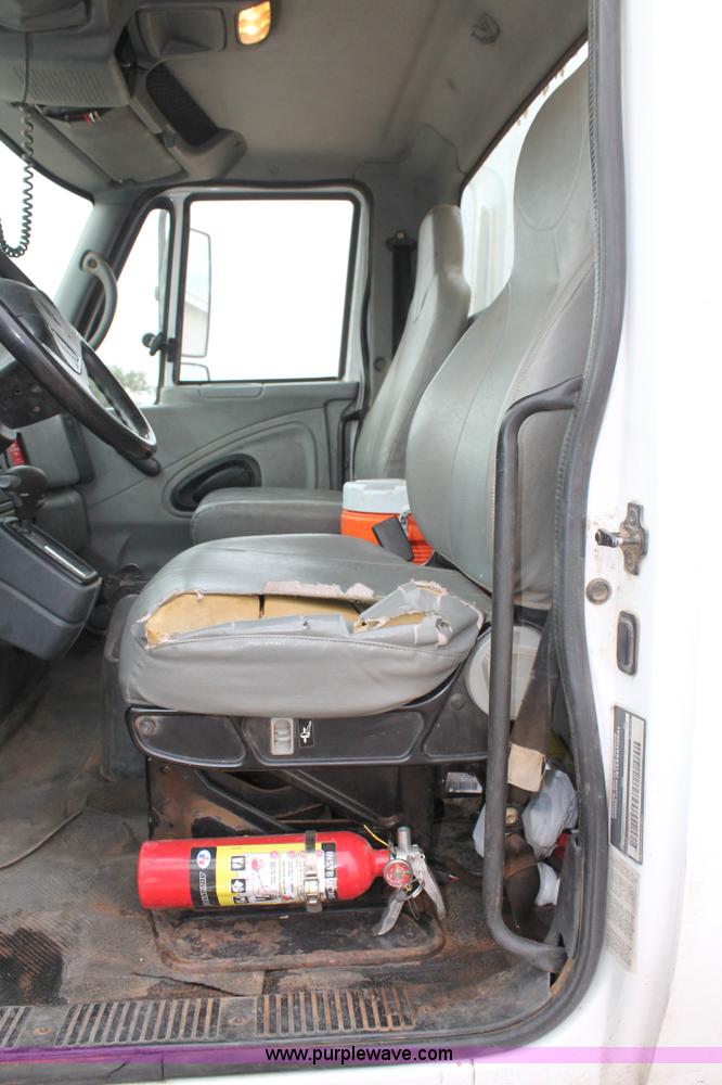 image for item C3934 2003 International DuraStar 4300 flatbed truck with crane