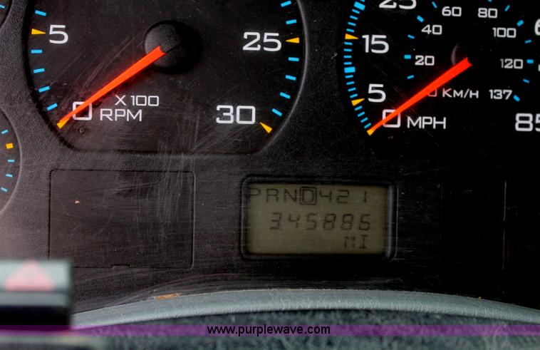 image for item C3934 2003 International DuraStar 4300 flatbed truck with crane