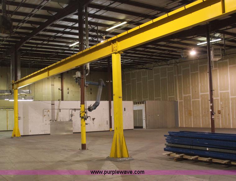 image for item D1056 Macko Material three ton overhead crane