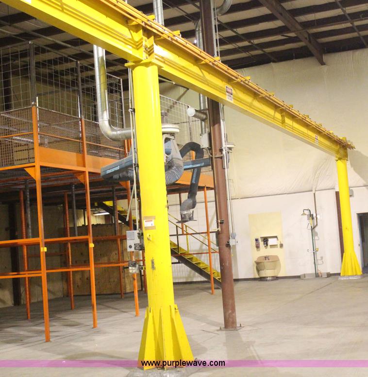 image for item D1056 Macko Material three ton overhead crane