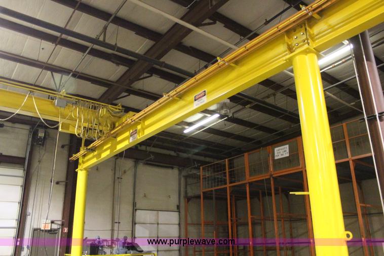 image for item D1056 Macko Material three ton overhead crane