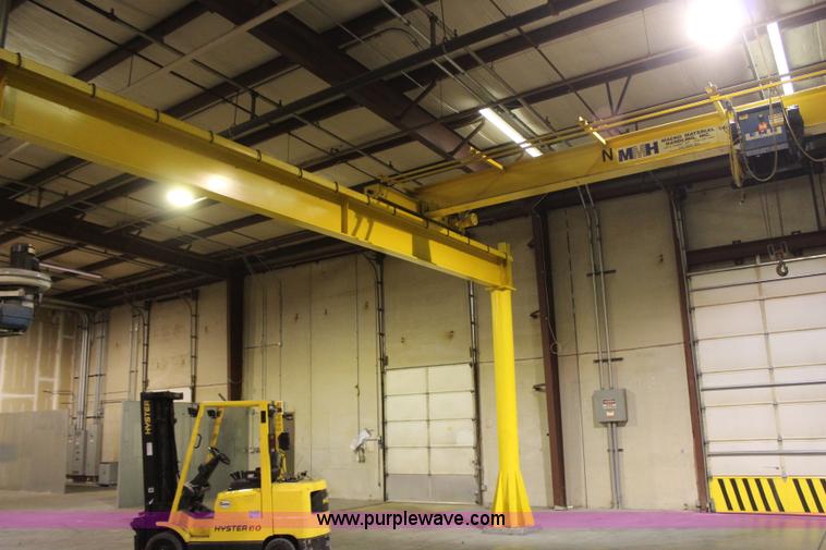 image for item D1056 Macko Material three ton overhead crane