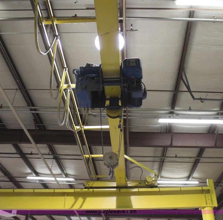 image for item D1056 Macko Material three ton overhead crane