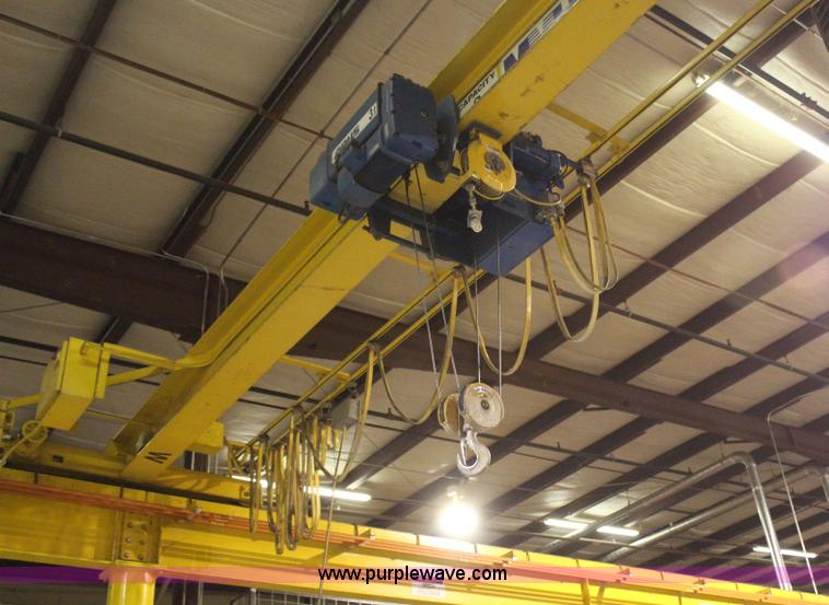image for item D1056 Macko Material three ton overhead crane