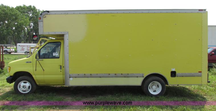 image for item F7430 1995 Ford Econoline E350 box truck