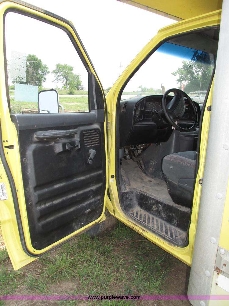image for item F7430 1995 Ford Econoline E350 box truck