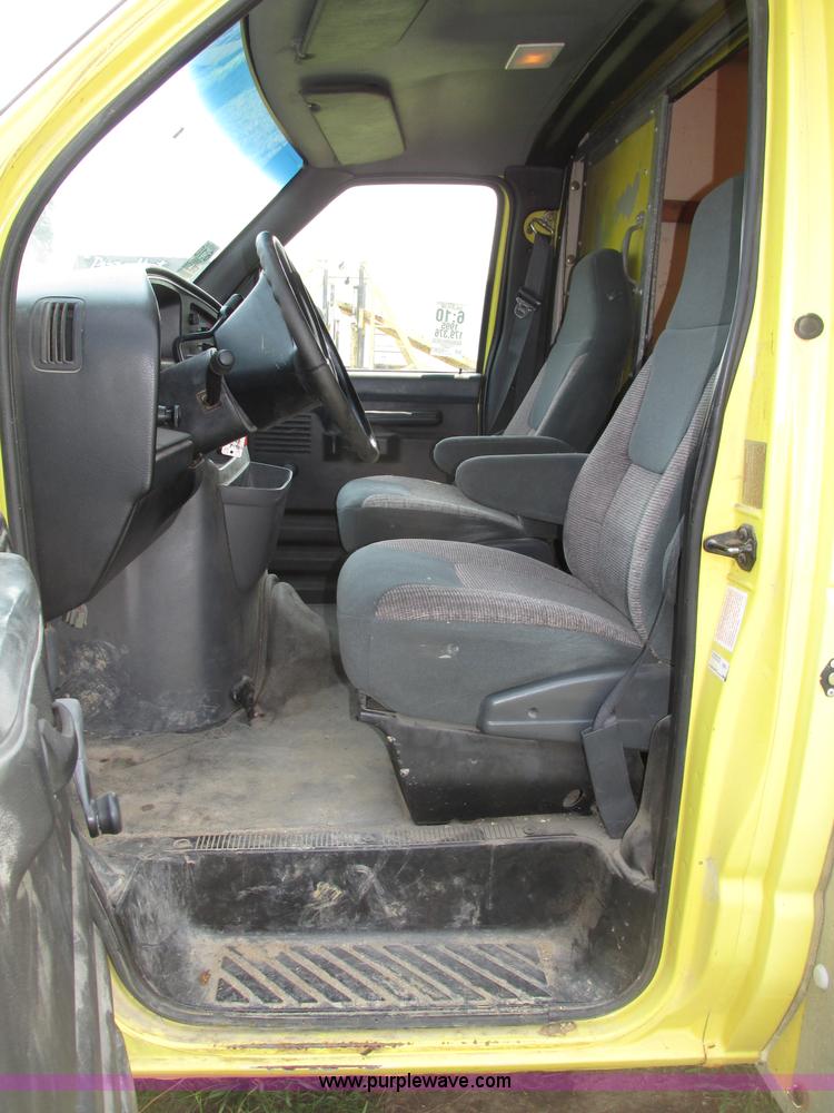 image for item F7430 1995 Ford Econoline E350 box truck