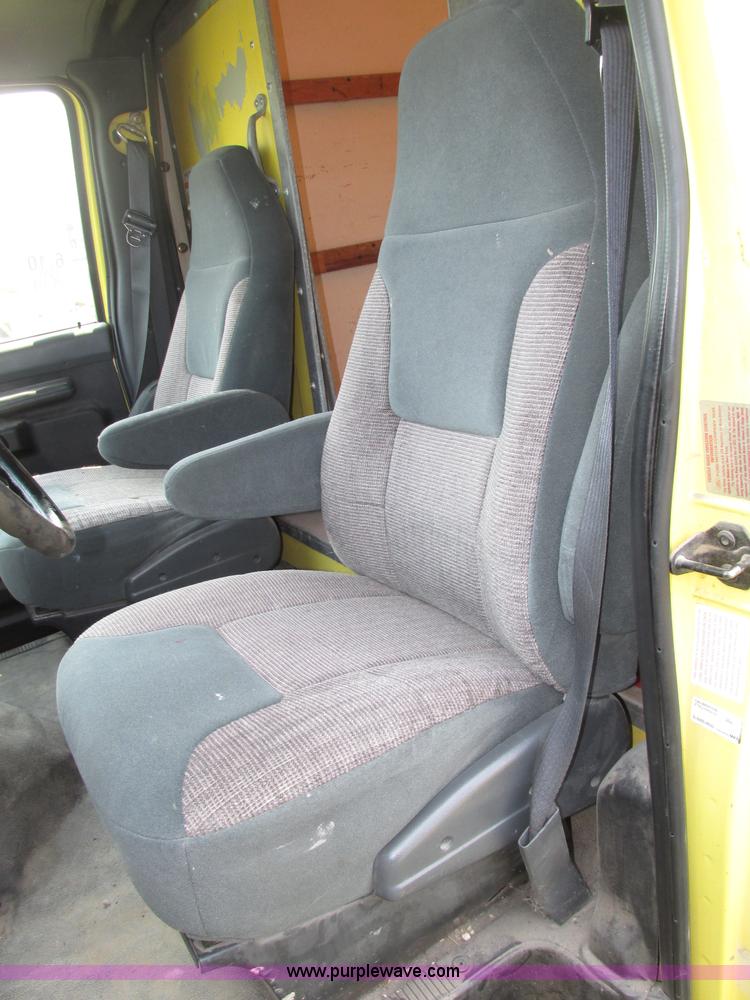 image for item F7430 1995 Ford Econoline E350 box truck