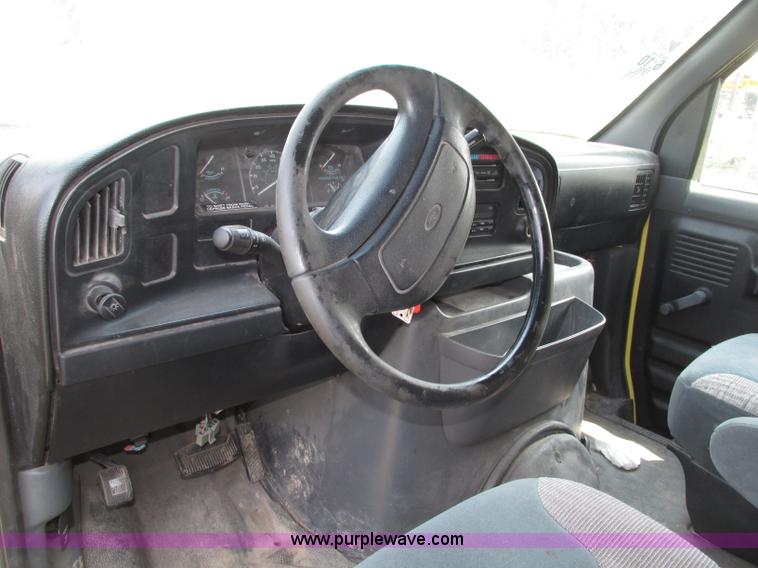 image for item F7430 1995 Ford Econoline E350 box truck
