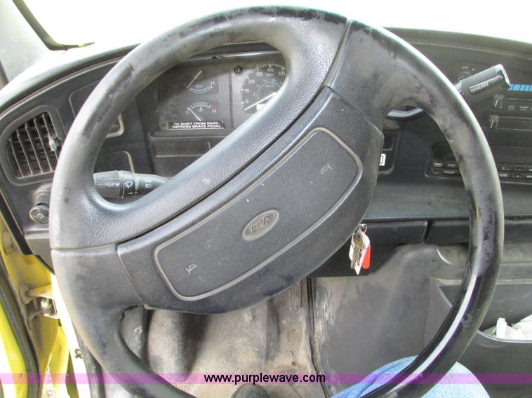 image for item F7430 1995 Ford Econoline E350 box truck