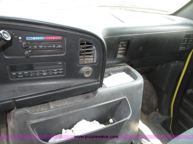 image for item F7430 1995 Ford Econoline E350 box truck