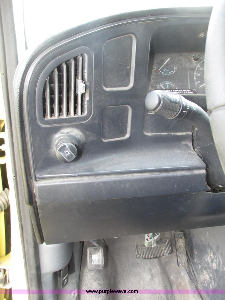 image for item F7430 1995 Ford Econoline E350 box truck