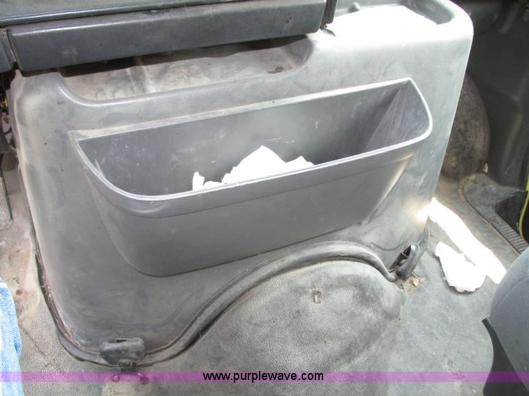 image for item F7430 1995 Ford Econoline E350 box truck