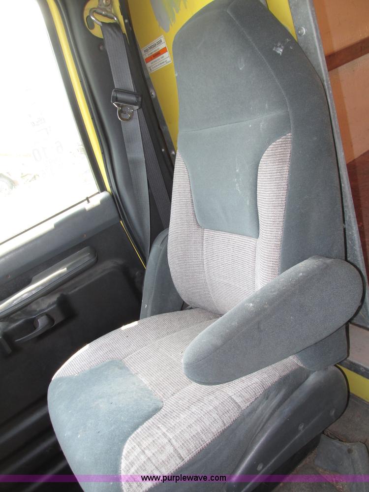 image for item F7430 1995 Ford Econoline E350 box truck