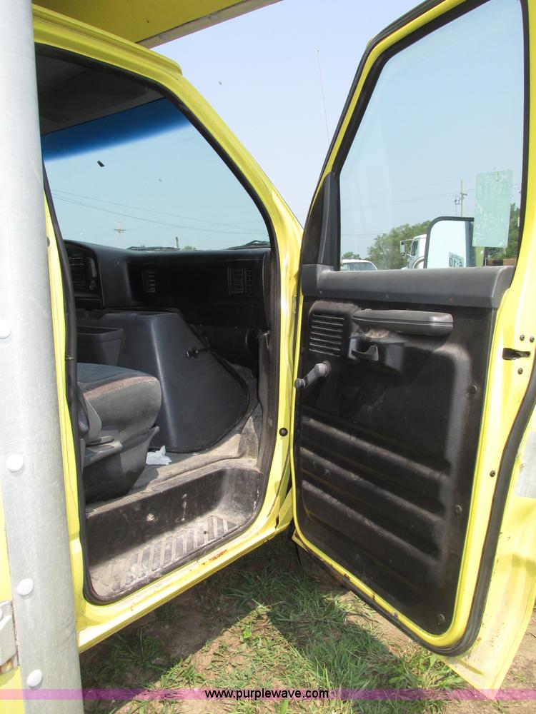 image for item F7430 1995 Ford Econoline E350 box truck