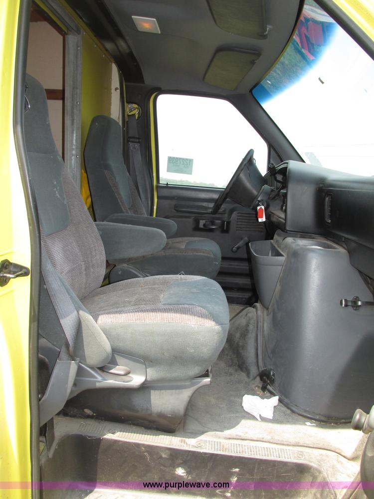 image for item F7430 1995 Ford Econoline E350 box truck
