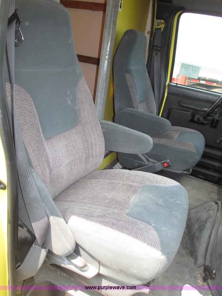 image for item F7430 1995 Ford Econoline E350 box truck