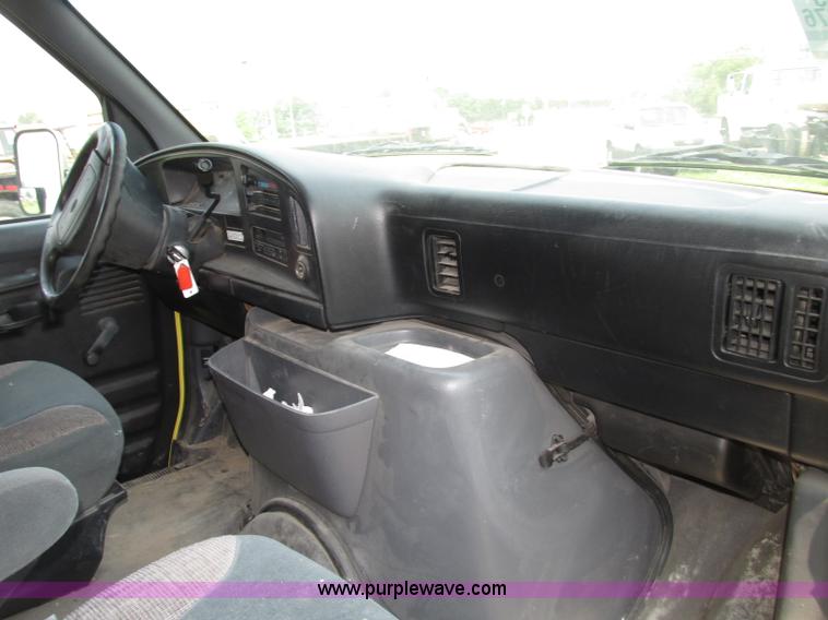 image for item F7430 1995 Ford Econoline E350 box truck