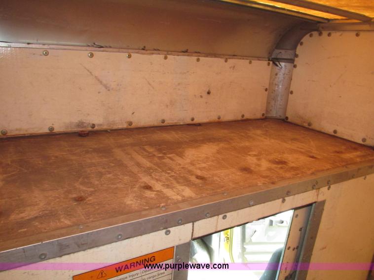 image for item F7430 1995 Ford Econoline E350 box truck