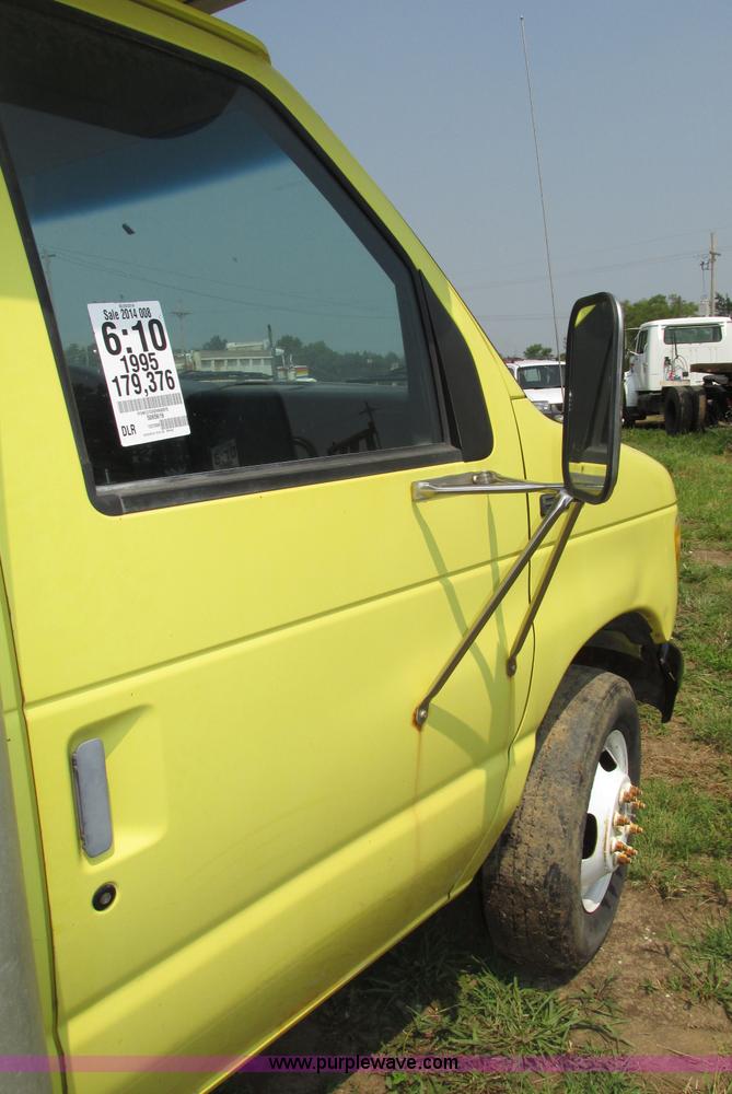 image for item F7430 1995 Ford Econoline E350 box truck