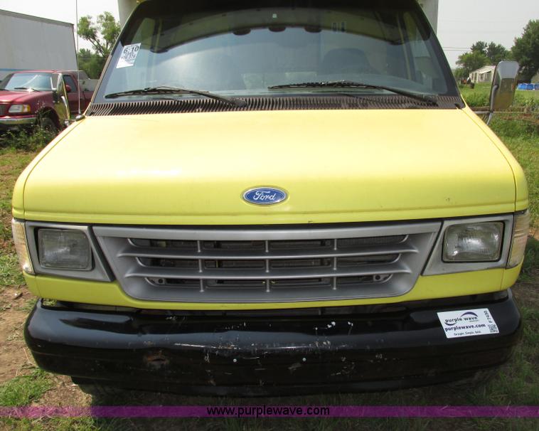 image for item F7430 1995 Ford Econoline E350 box truck