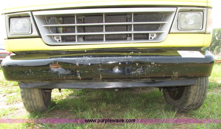 image for item F7430 1995 Ford Econoline E350 box truck