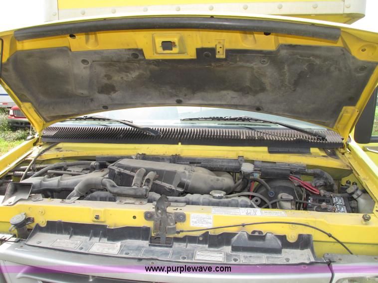 image for item F7430 1995 Ford Econoline E350 box truck