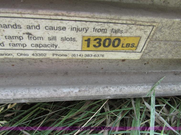 image for item F7430 1995 Ford Econoline E350 box truck