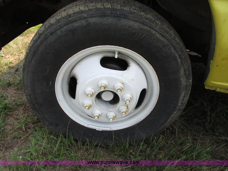 image for item F7430 1995 Ford Econoline E350 box truck