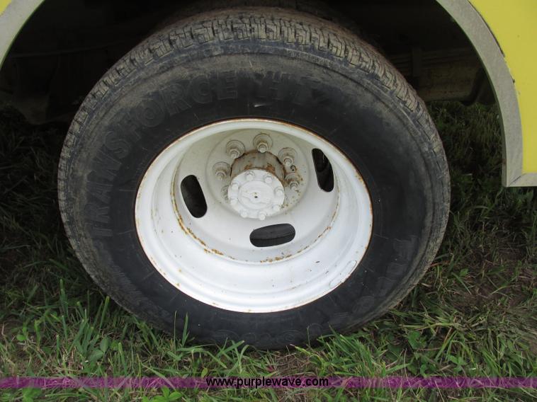 image for item F7430 1995 Ford Econoline E350 box truck