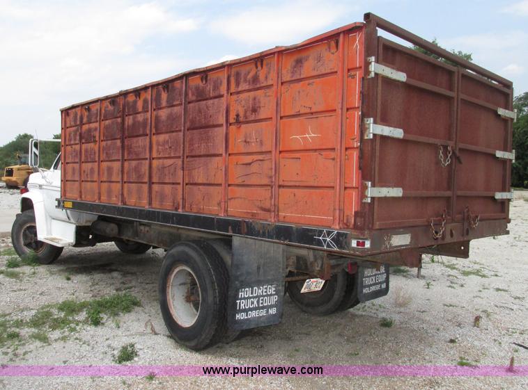 image for item F7432 1976 GMC C6500 dump truck