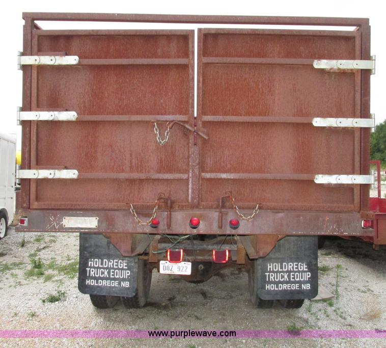 image for item F7432 1976 GMC C6500 dump truck